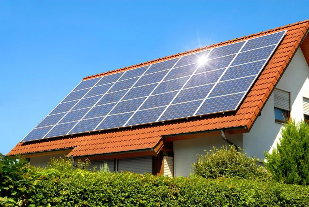 اهمیت برق پایدار؛ چرا باید از انرژی خورشیدی آسمان ایران بهره بگیریم؟